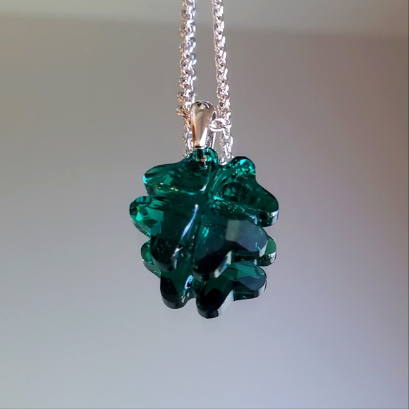 Swarovski Jewelry - 3/$35 💗 Swarovski Lucky Clover Emerald Green Pendant Necklace